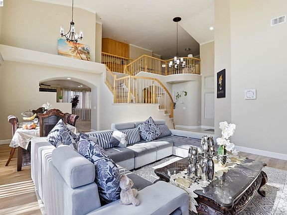 5th image of 9740 Linnet Ct