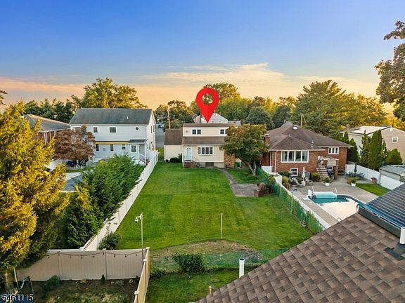 4th image of 82 Fischer Ave