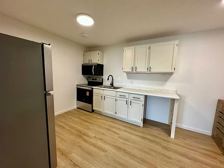 3509 S West Ave — Photo 8