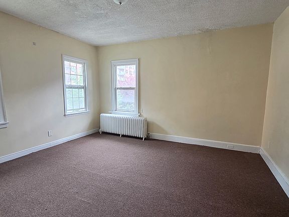 3rd image of 637 Warburton Ave #2