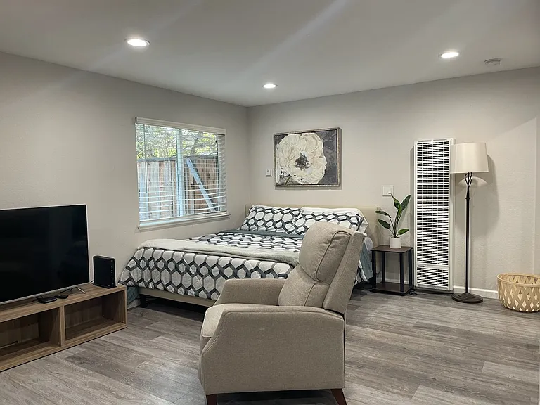 392 Menker Ave #3 — Photo 5