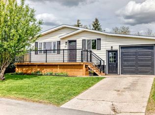 11 S Huntstrom Pl NE, Calgary, AB T2K 5V9