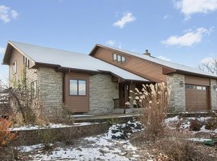 5861 Sanden Rd, Cedar Rapids, IA 52411