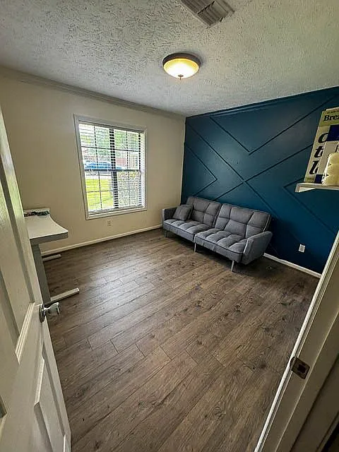 Building Photo - 107 Friar Tuck Cir