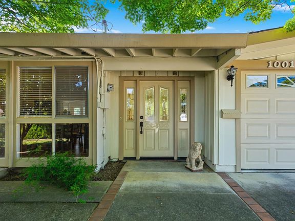 3rd image of 1001 Broadmoor Drive
