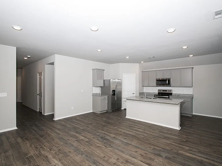 606 Comanche Dr — Photo 4