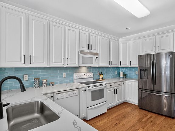 4th image of 264 Harbor Creek Dr