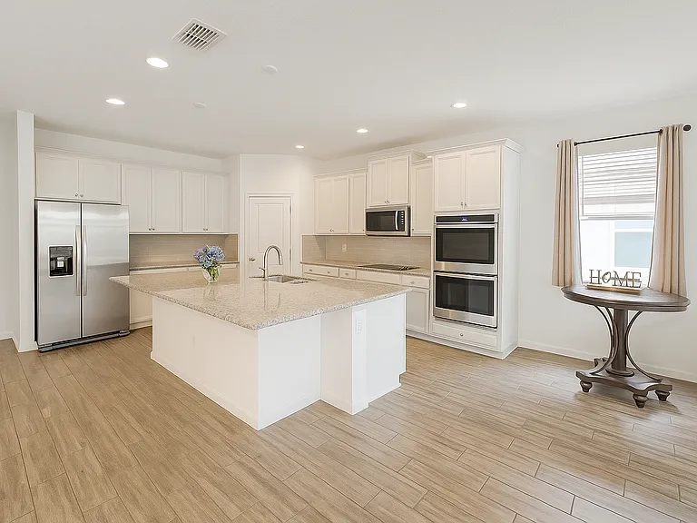 5034 Breezy Acres St — Photo 3