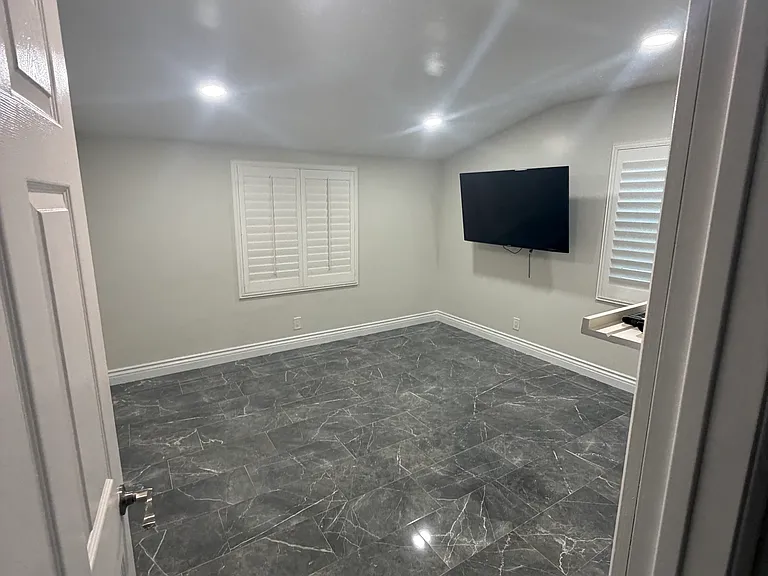 10724 Valley View Ave — Photo 12