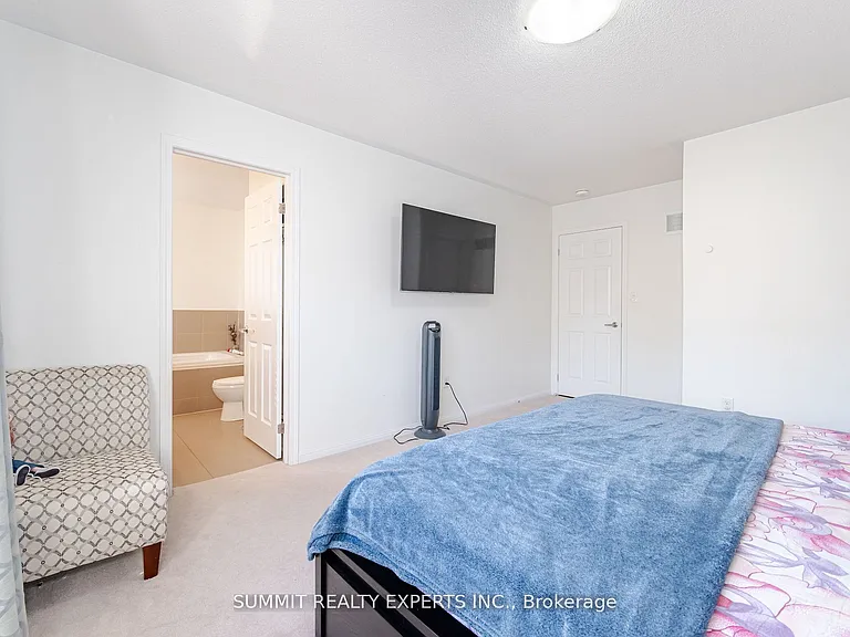 39 Donomore Dr #UPPER — Photo 22