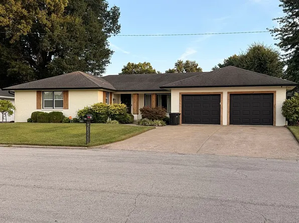 214 E Black St, Marshall, MO 65340