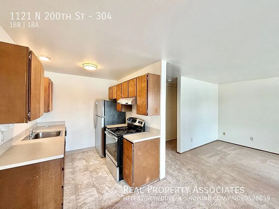 Top Floor 1-Bedroom/1-Bathroom Available! **Large Balcony — Photo 4