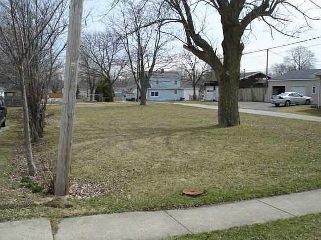2nd image of 820 4th Ave