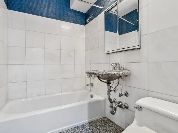 209 East 56th Street image 13 of 34