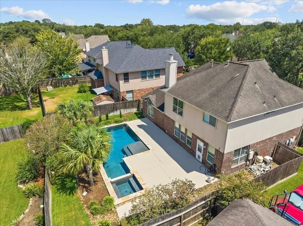 5118 Winterwood Dr, League City, TX 77573
