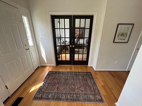 5th image of 15 Indian Wood Ln