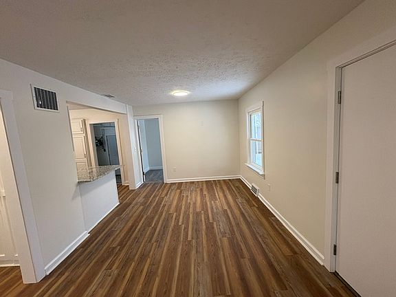 3rd image of 424 Notre Dame Ave