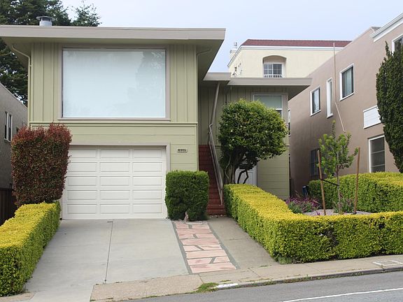 driveway can accommodate additional parking.