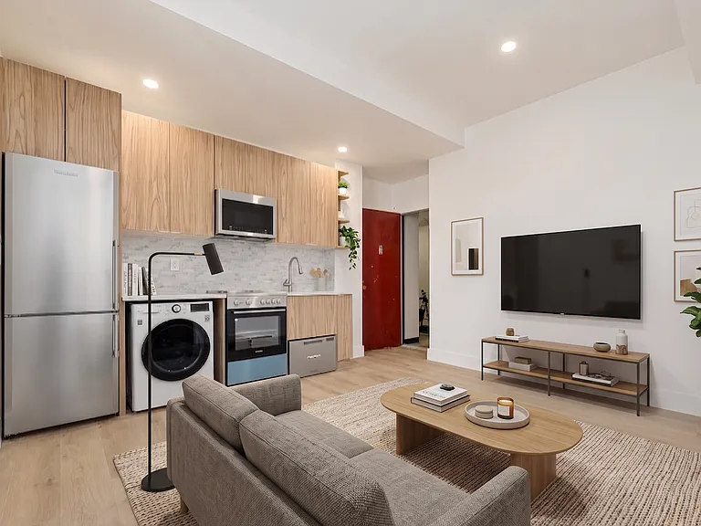 138 E 38th St #5B — Photo 1