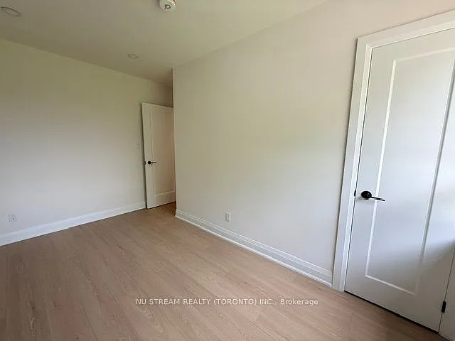6 Rosemarie Dr #UPPER LEVEL — Photo 8