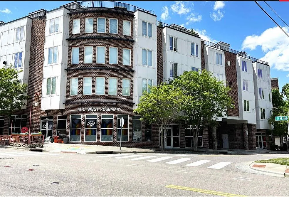 3 bed, 1330 sqft, $3,200 — Photo 1