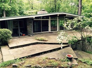 53 Greenmeadow Rd, Pleasantville, NY 10570