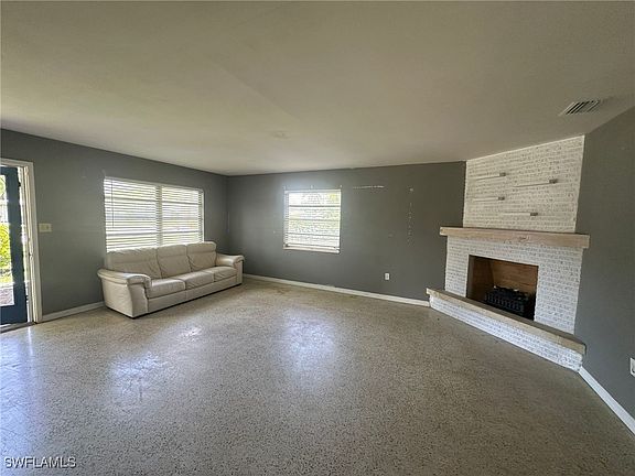 3rd image of 1826 Collier Ave