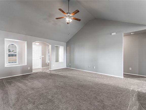 3rd image of 501 Driftwood St