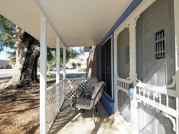 4th image of 2 Caswell Cir