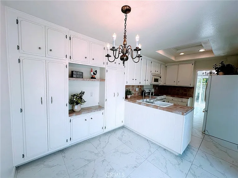 11 Pebblewood — Photo 10