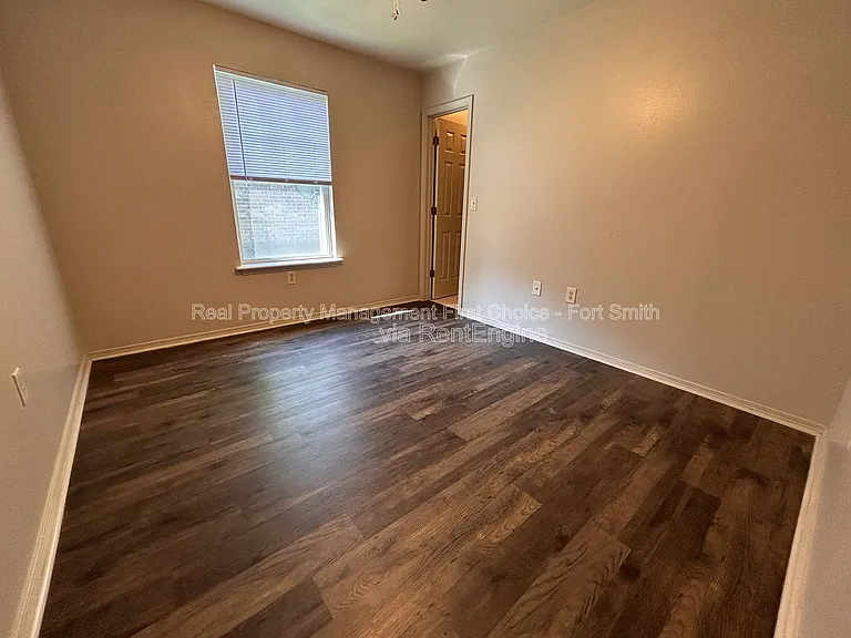 1439 Brazil St — Photo 12