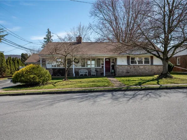 316 Barrett Rd, Emmaus, PA 18049