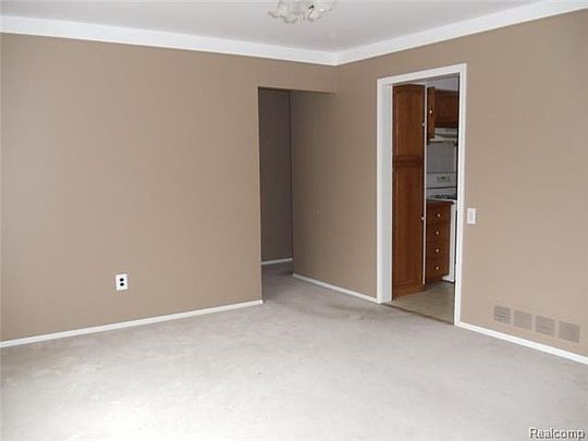 4th image of 39782 Wales St
