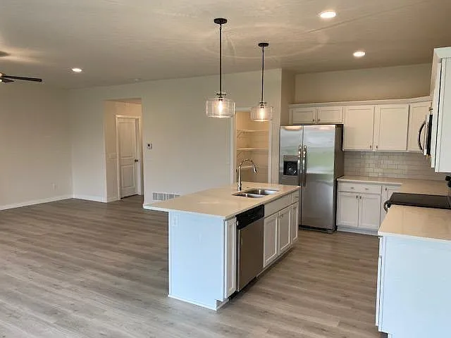 1185 Exchange St — Photo 8