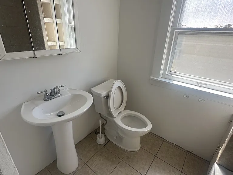 13610 Bartlett Ave — Photo 9