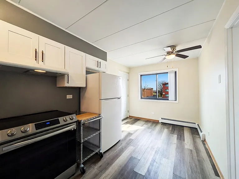 14019 Kilpatrick Ave #2S — Photo 7