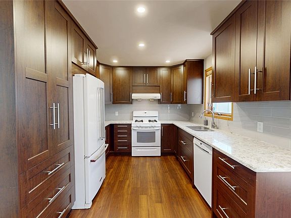 3rd image of 610 Nesslin Crescent