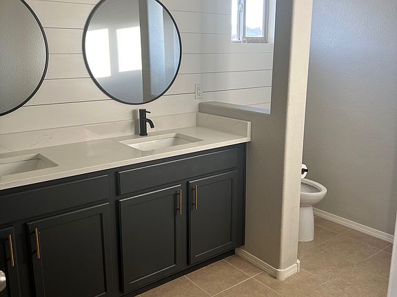 3rd image of 3253 Llano Vista Loop NE