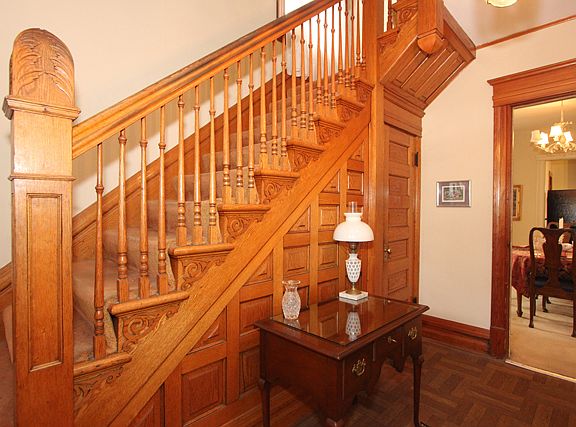 2nd image of 524 Woodbine Ave