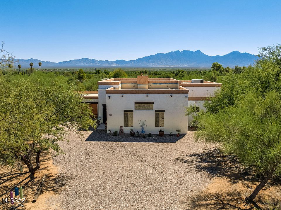 1st image of 709 S Corpino De Pecho