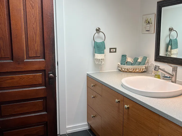 1635 N Wolcott Ave — Photo 29