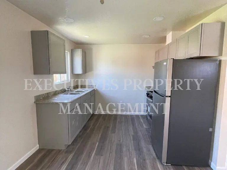 1690 E Stretch Rd — Photo 2