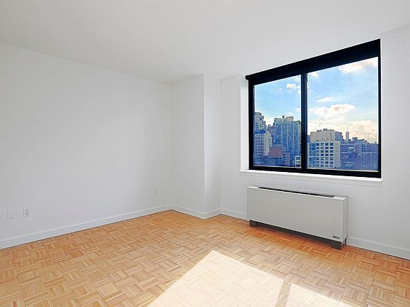 4th image of 420 W 42nd St APT 28H
