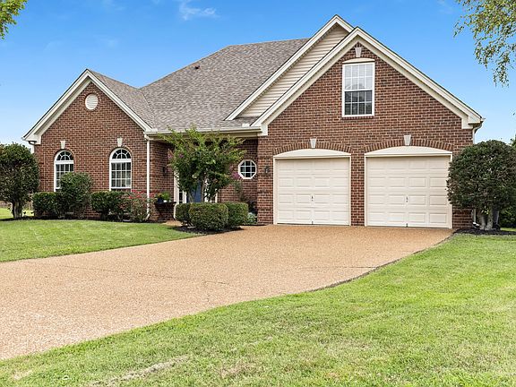 3rd image of 932 Glenridge Ln