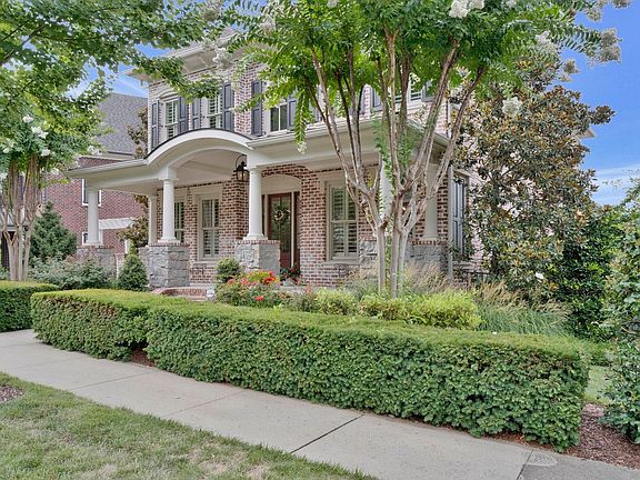 2nd image of 1038 Falling Leaf Cir