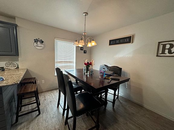 5th image of 909 Manchester Ct