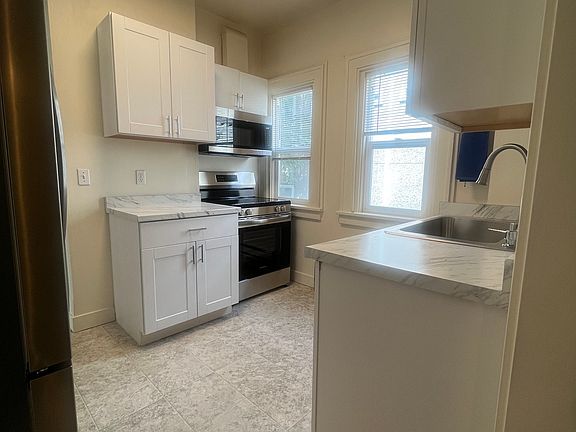 3rd image of 5043 11th Ave NE APT B