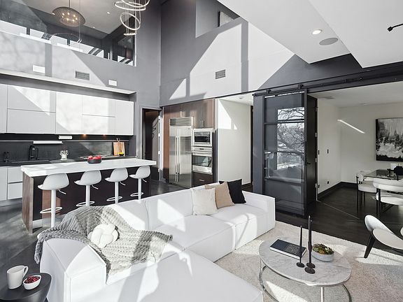4th image of 2607 N Ashland Ave #3W