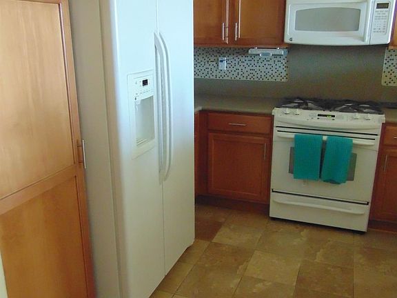 4th image of 16844 Desert Lily St