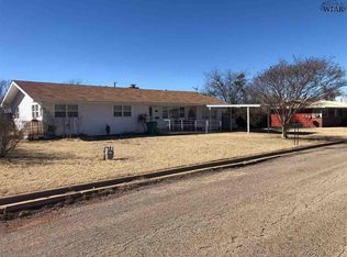 103 S Crescent Dr, Electra, TX 76360